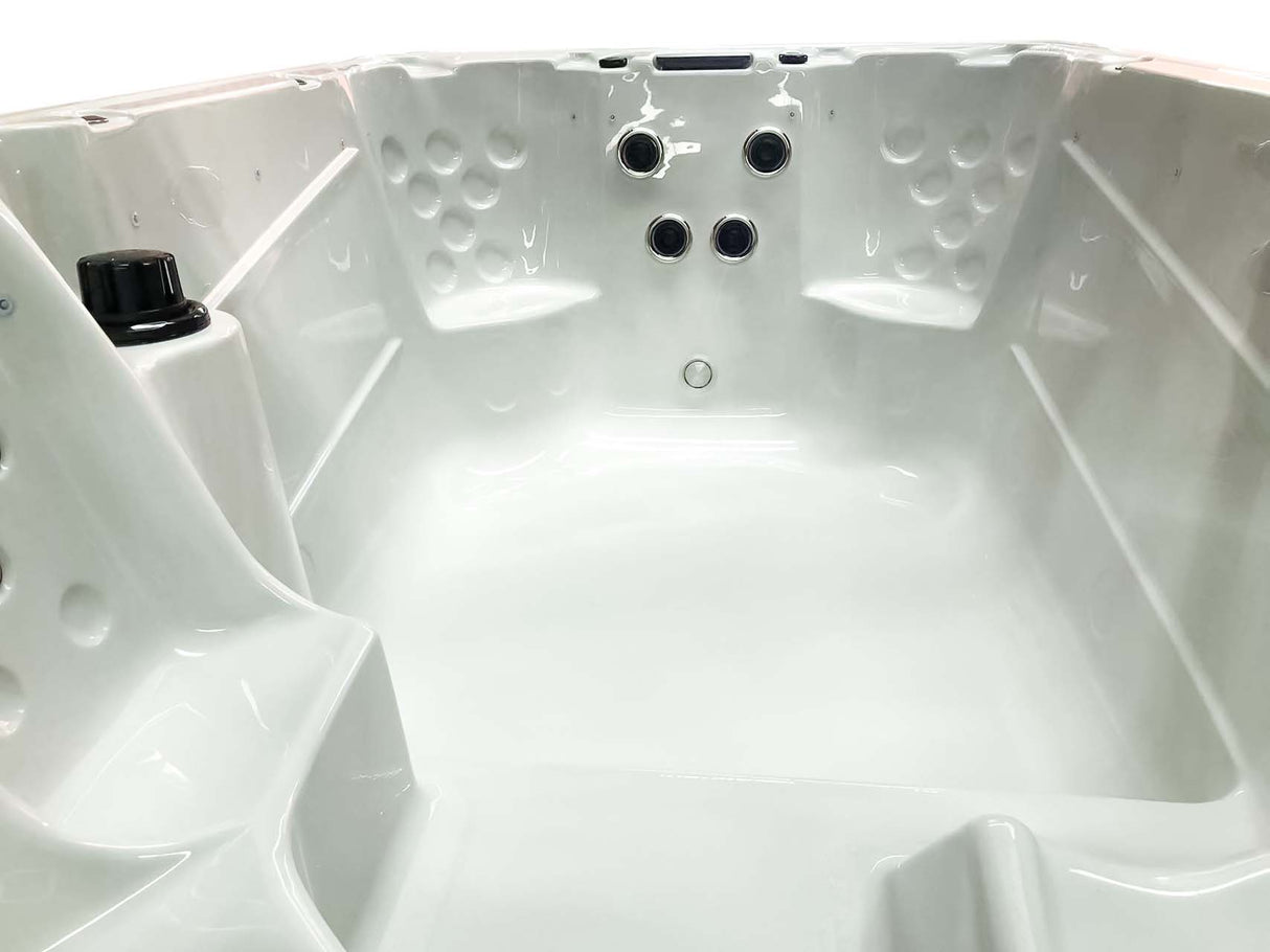 Petra Plunge Spa Pool