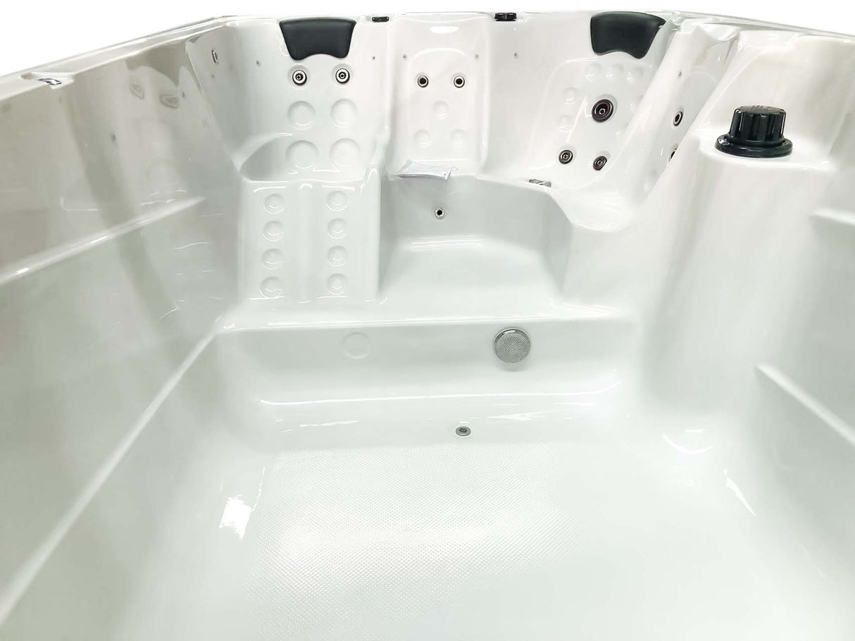 Petra Plunge Spa Pool